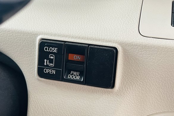 8560